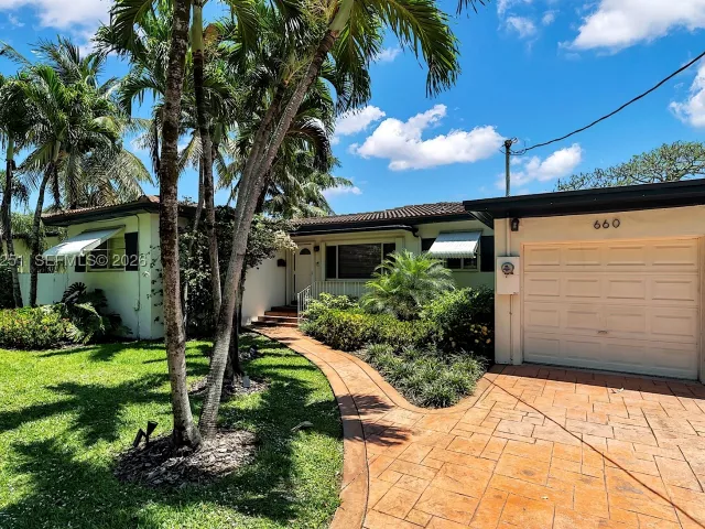 3-bedroom home for sale in Biscayne Park - 660 NE 121st St - MondialRealty