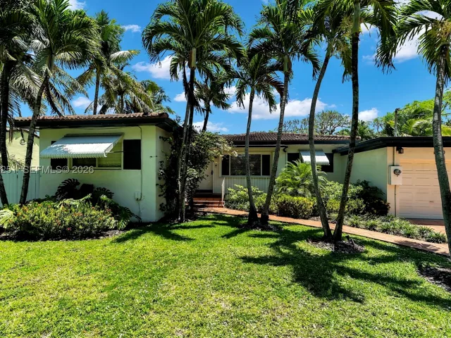 3-bedroom home for sale in Biscayne Park - 660 NE 121st St - MondialRealty
