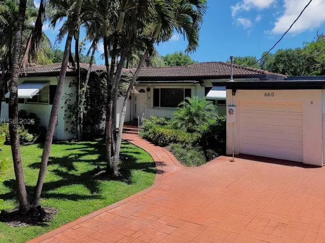3-bedroom home for sale in Biscayne Park - 660 NE 121st St - MondialRealty