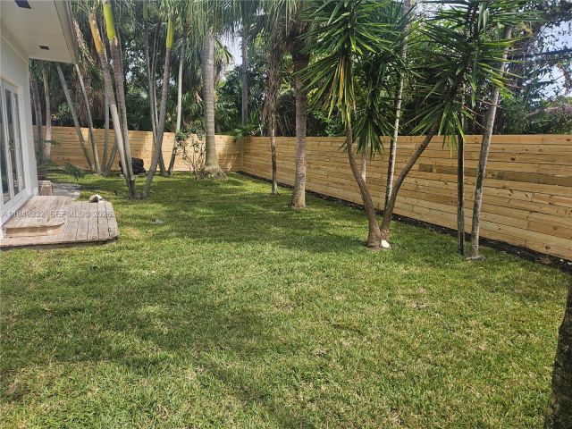 Home for rent at 1070 N Shore Dr - photo 7171493