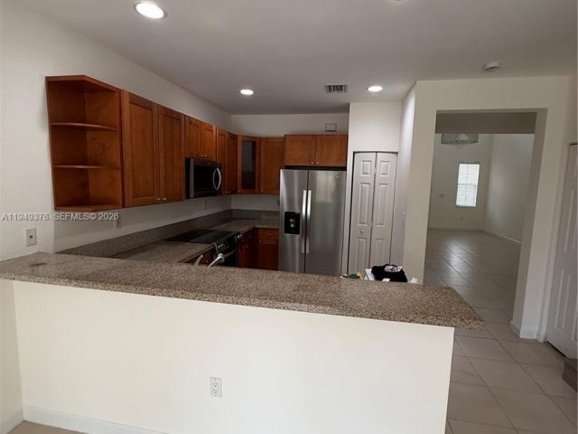 Home for rent at 7412 NW 108th Path 0 - photo 7521717