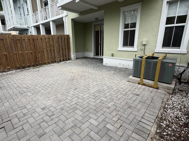 Home for rent at 7412 NW 108th Path 0 - photo 7521722