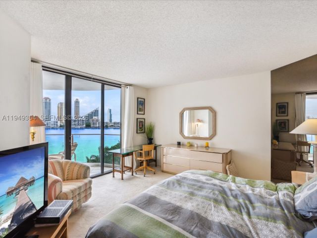 2-bedroom condo for rent in Aventura - 2800 Island Blvd 702 - MondialRealty