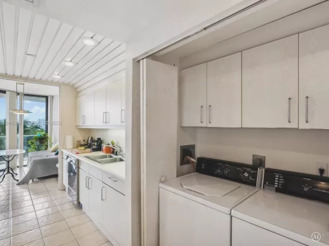 2-bedroom condo for rent in Aventura - 2800 Island Blvd 702 - MondialRealty