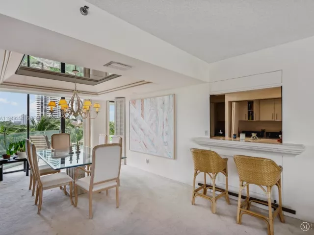 2-bedroom condo for rent in Aventura - 2800 Island Blvd 702 - MondialRealty