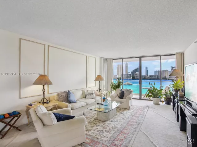 2-bedroom condo for rent in Aventura - 2800 Island Blvd 702 - MondialRealty