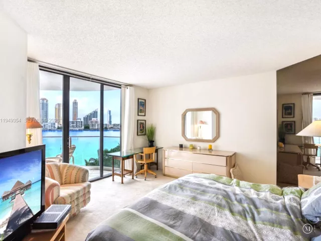 2-bedroom condo for rent in Aventura - 2800 Island Blvd 702 - MondialRealty