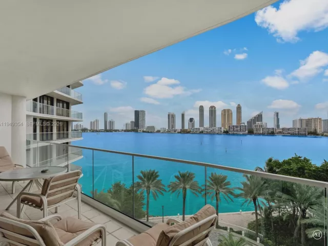 2-bedroom condo for rent in Aventura - 2800 Island Blvd 702 - MondialRealty