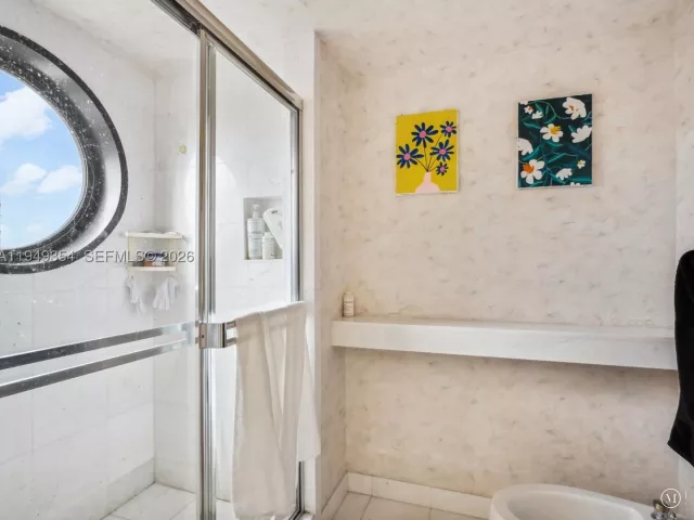 2-bedroom condo for rent in Aventura - 2800 Island Blvd 702 - MondialRealty