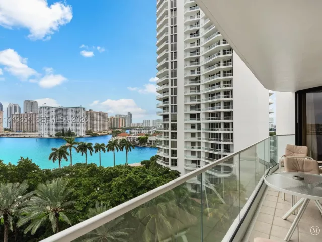 2-bedroom condo for rent in Aventura - 2800 Island Blvd 702 - MondialRealty