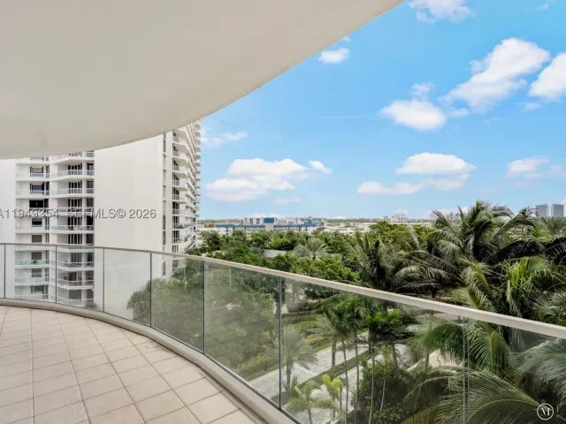 2-bedroom condo for rent in Aventura - 2800 Island Blvd 702 - MondialRealty