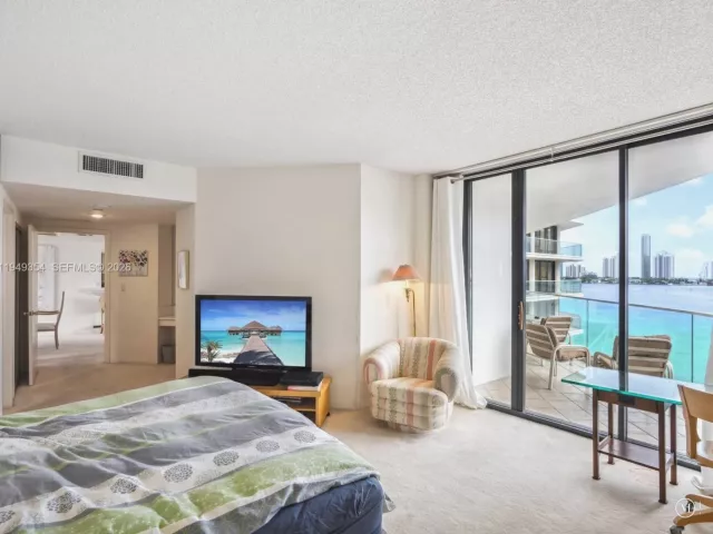 2-bedroom condo for rent in Aventura - 2800 Island Blvd 702 - MondialRealty