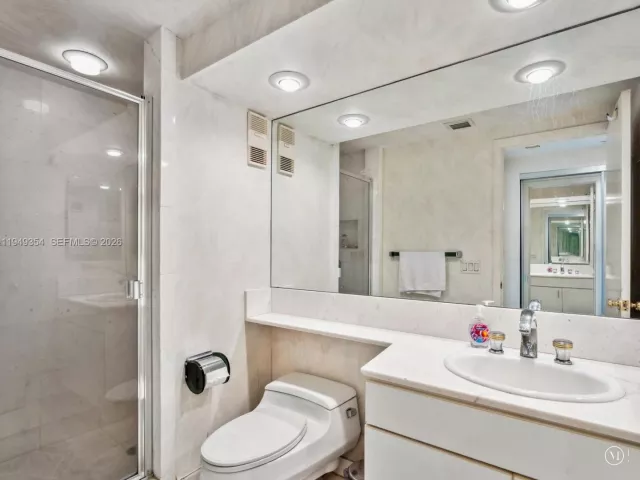 2-bedroom condo for rent in Aventura - 2800 Island Blvd 702 - MondialRealty