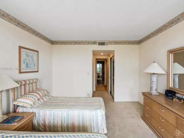 2-bedroom condo for rent in Aventura - 2800 Island Blvd 702 - MondialRealty