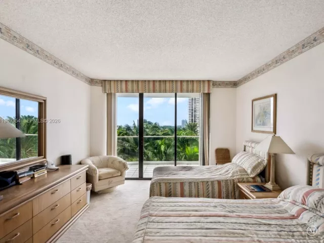 2-bedroom condo for rent in Aventura - 2800 Island Blvd 702 - MondialRealty