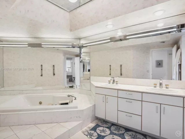 2-bedroom condo for rent in Aventura - 2800 Island Blvd 702 - MondialRealty