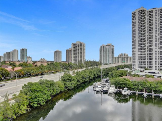 2-bedroom condo for sale in Aventura - 3400 NE 192nd St 609 - MondialRealty