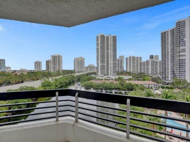 2-bedroom condo for sale in Aventura - 3400 NE 192nd St 609 - MondialRealty