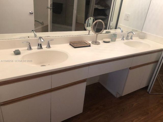 2-bedroom condo for sale in Aventura - 3400 NE 192nd St 609 - MondialRealty