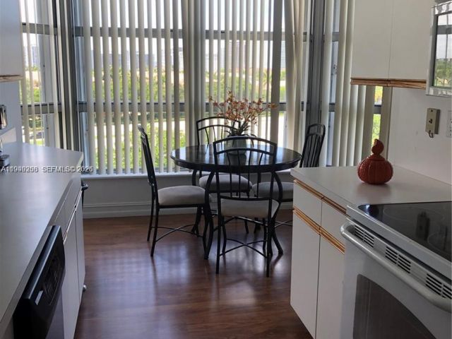 2-bedroom condo for sale in Aventura - 3400 NE 192nd St 609 - MondialRealty