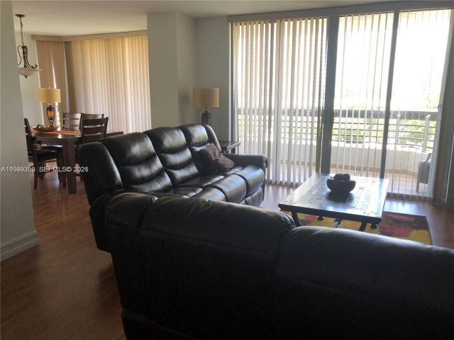 2-bedroom condo for sale in Aventura - 3400 NE 192nd St 609 - MondialRealty