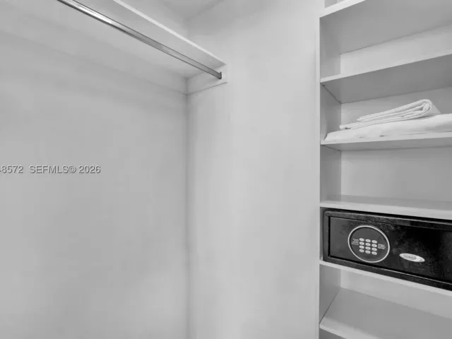 2-bedroom condo for sale in Hollywood - 4010 S Ocean Dr R701 - MondialRealty