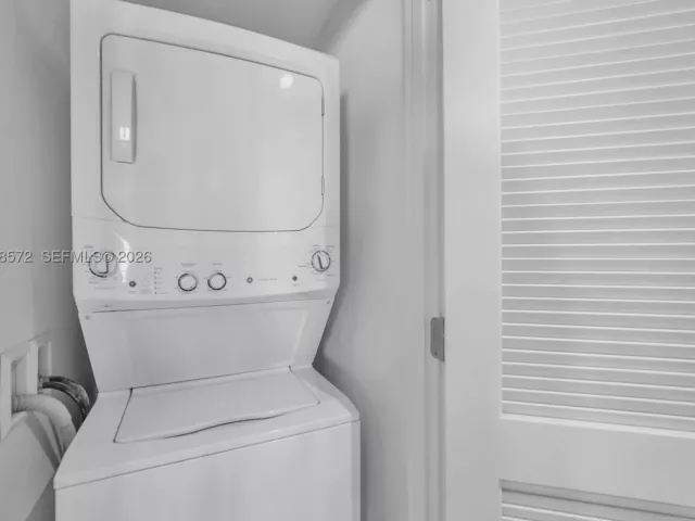 2-bedroom condo for sale in Hollywood - 4010 S Ocean Dr R701 - MondialRealty