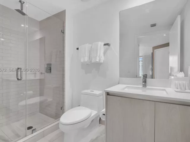 2-bedroom condo for sale in Hollywood - 4010 S Ocean Dr R701 - MondialRealty