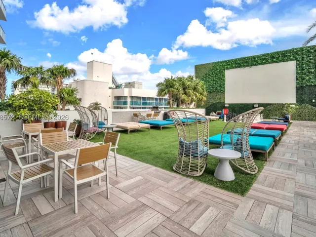 2-bedroom condo for sale in Hollywood - 4010 S Ocean Dr R701 - MondialRealty