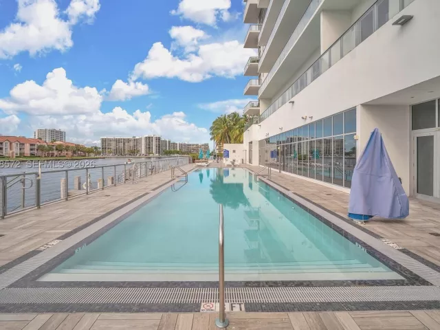 2-bedroom condo for sale in Hollywood - 4010 S Ocean Dr R701 - MondialRealty