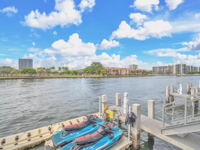 2-bedroom condo for sale in Hollywood - 4010 S Ocean Dr R701 - MondialRealty