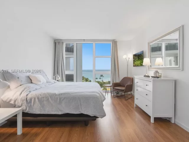 2-bedroom condo for sale in Bal Harbour - 10275 Collins Ave 718 - MondialRealty