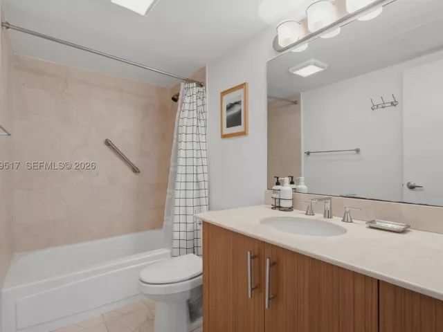 2-bedroom condo for sale in Bal Harbour - 10275 Collins Ave 718 - MondialRealty