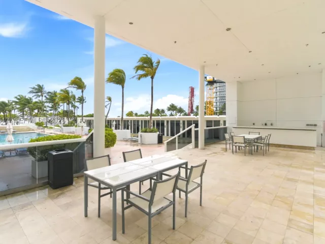 2-bedroom condo for sale in Bal Harbour - 10275 Collins Ave 718 - MondialRealty