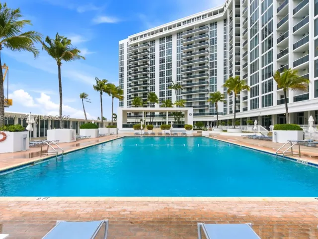 2-bedroom condo for sale in Bal Harbour - 10275 Collins Ave 718 - MondialRealty