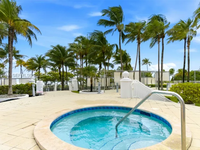 2-bedroom condo for sale in Bal Harbour - 10275 Collins Ave 718 - MondialRealty