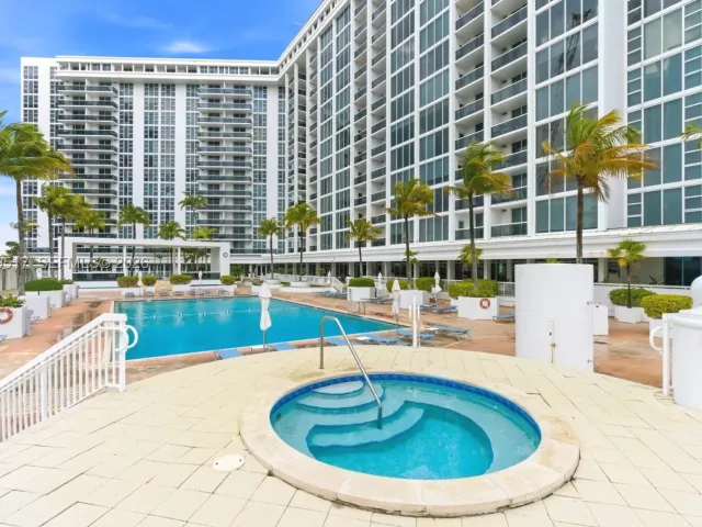 2-bedroom condo for sale in Bal Harbour - 10275 Collins Ave 718 - MondialRealty