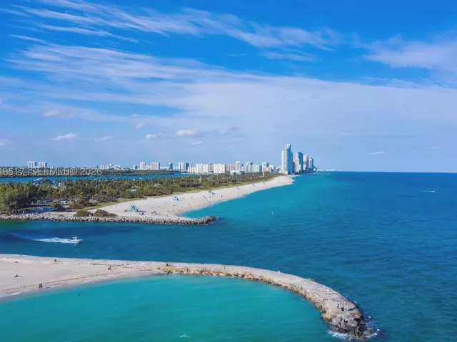 2-bedroom condo for sale in Bal Harbour - 10275 Collins Ave 718 - MondialRealty