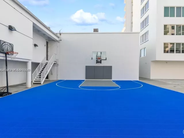 1-bedroom condo for sale in Miami Beach - 5401 SE Collins Ave 1412 - MondialRealty