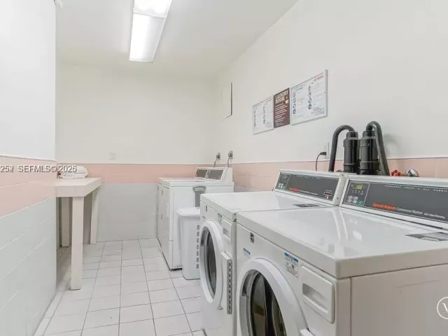 1-bedroom condo for sale in Miami Beach - 5401 SE Collins Ave 1412 - MondialRealty