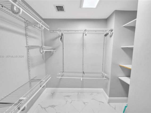 1-bedroom condo for rent in Hollywood - 2501 S Ocean Dr 503 - MondialRealty