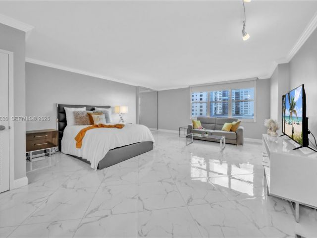 1-bedroom condo for rent in Hollywood - 2501 S Ocean Dr 503 - MondialRealty
