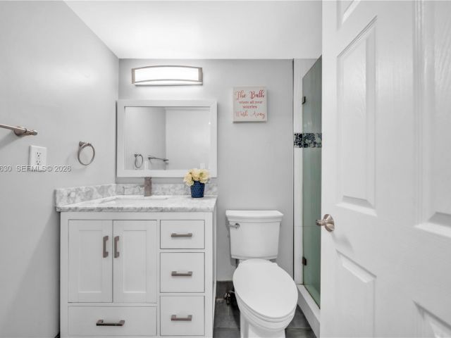 1-bedroom condo for rent in Hollywood - 2501 S Ocean Dr 503 - MondialRealty