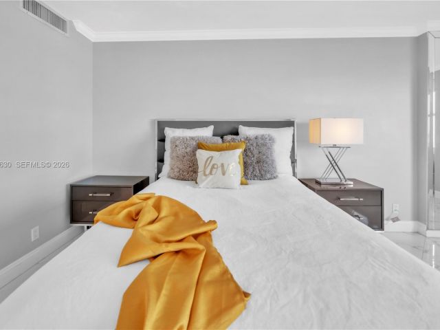 1-bedroom condo for rent in Hollywood - 2501 S Ocean Dr 503 - MondialRealty