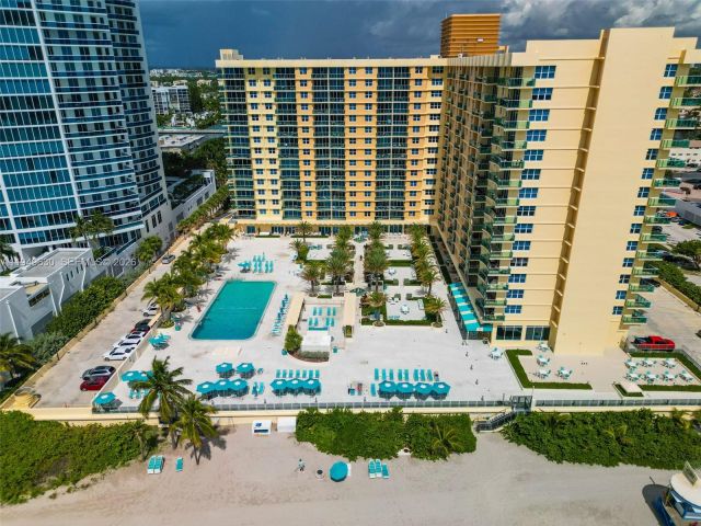 1-bedroom condo for rent in Hollywood - 2501 S Ocean Dr 503 - MondialRealty