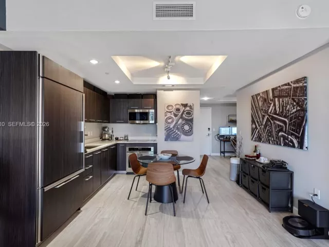 1-bedroom condo for sale in Miami - 45 SW 9th St 3405 - MondialRealty