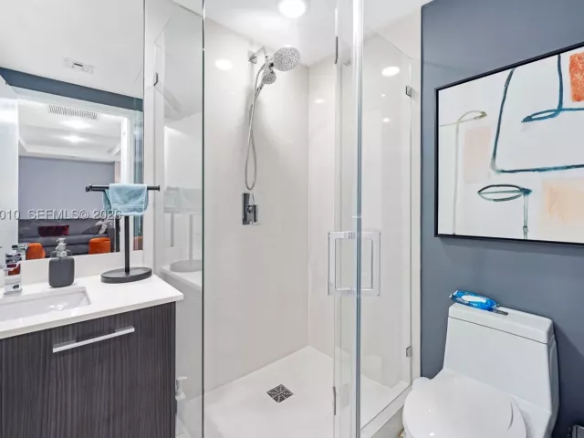 1-bedroom condo for sale in Miami - 45 SW 9th St 3405 - MondialRealty