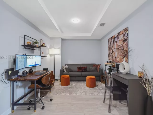 1-bedroom condo for sale in Miami - 45 SW 9th St 3405 - MondialRealty