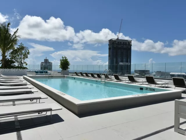 1-bedroom condo for sale in Miami - 45 SW 9th St 3405 - MondialRealty