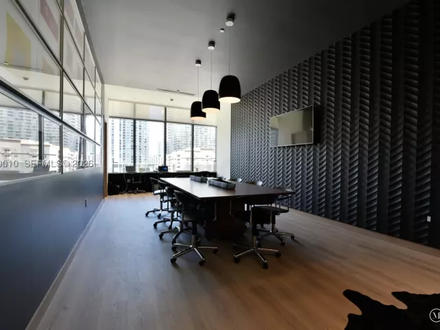 1-bedroom condo for sale in Miami - 45 SW 9th St 3405 - MondialRealty